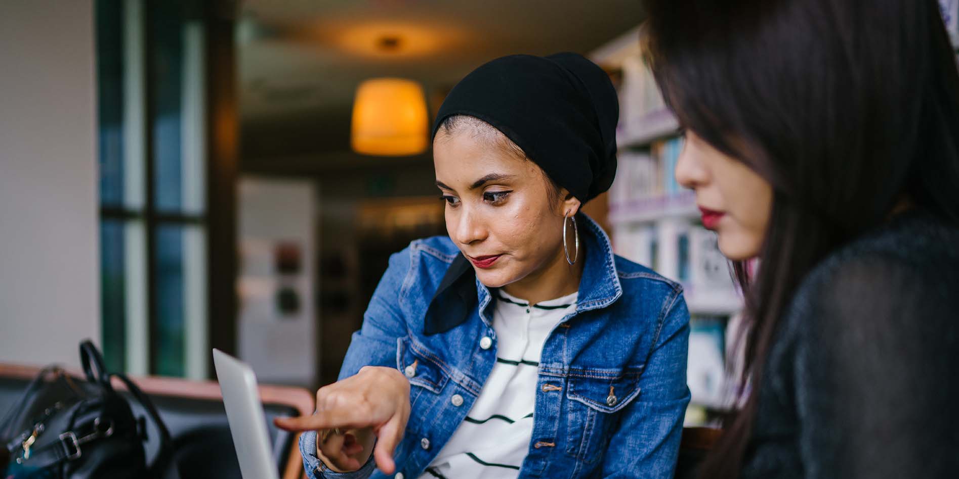 2-women-business-meeting